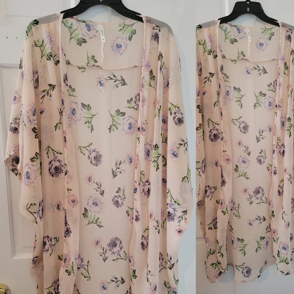 3X Floral Kimono, Peach on color.